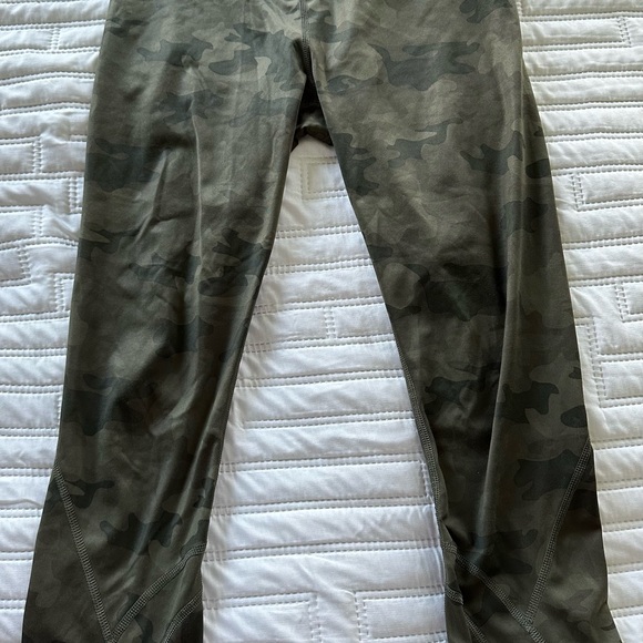 Lululemon Run Inspire Crop II Savasana Cano Size 6 - Picture 2 of 5